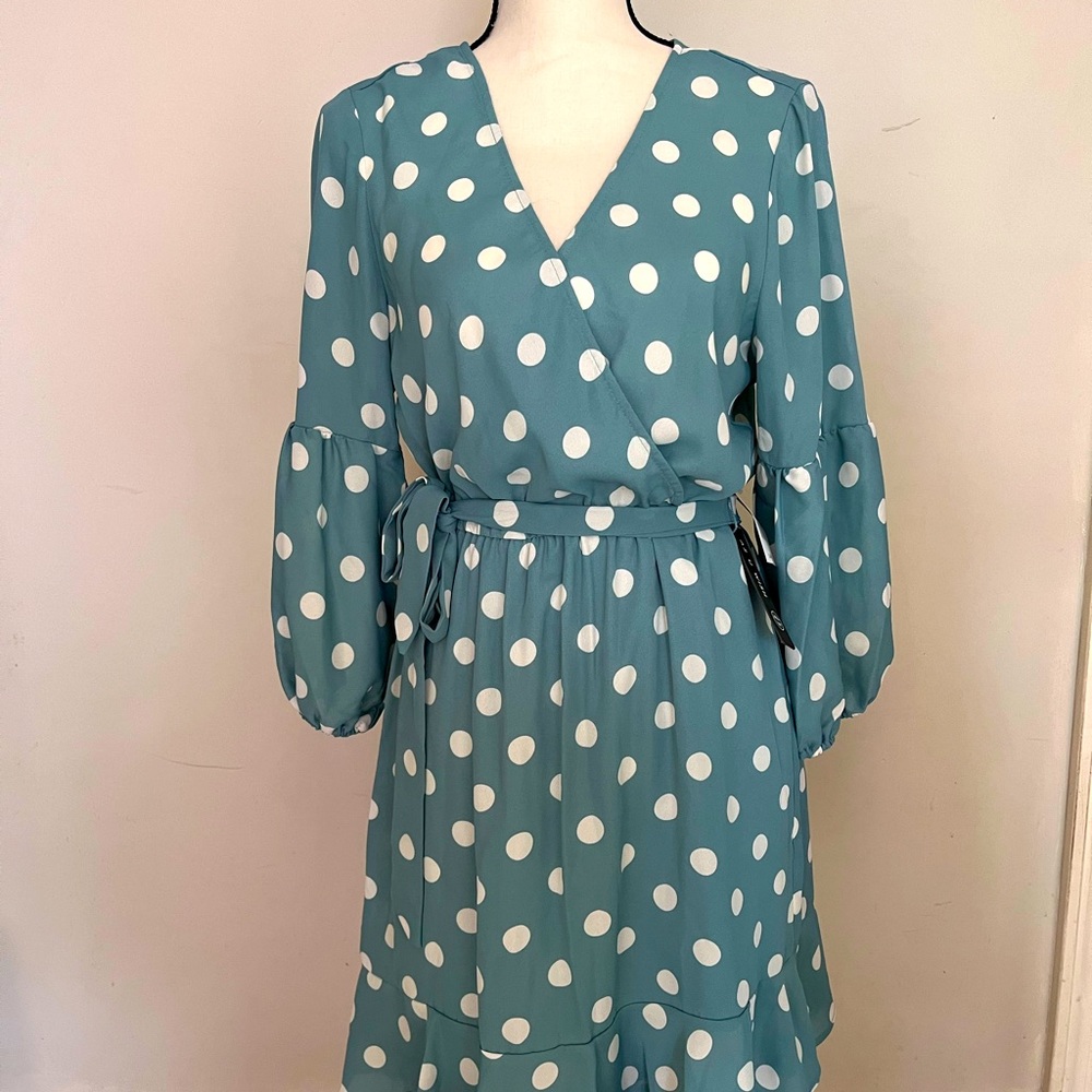 NWT Polka dotted dress size medium. Light teal/dark sea foam green. 3/4 sleeve